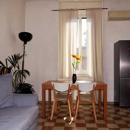 Incantevole Appartamento De Angeli Milano Dış mekan fotoğraf