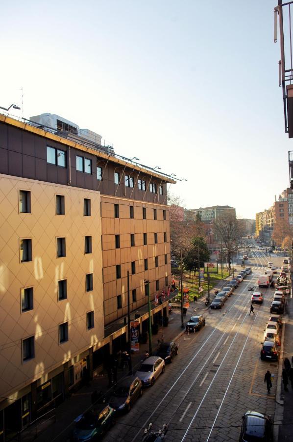 Incantevole Appartamento De Angeli Milano Dış mekan fotoğraf